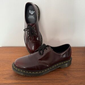 Dr Marten’s men’s 8 US vegan 1461 Burgundy red shoes
